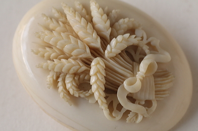 麦穂のブーケ　アイボリーブローチ　ヴィクトリアン　イギリス　アンティークストリュフ