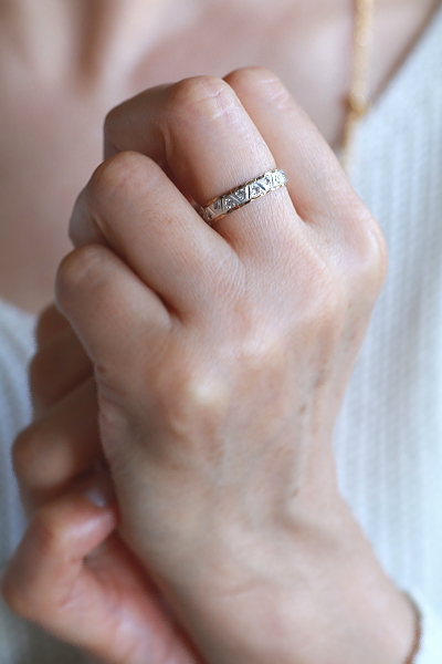 ホワイトスピネルエタニティリング　イギリス　アンティークストリュフ