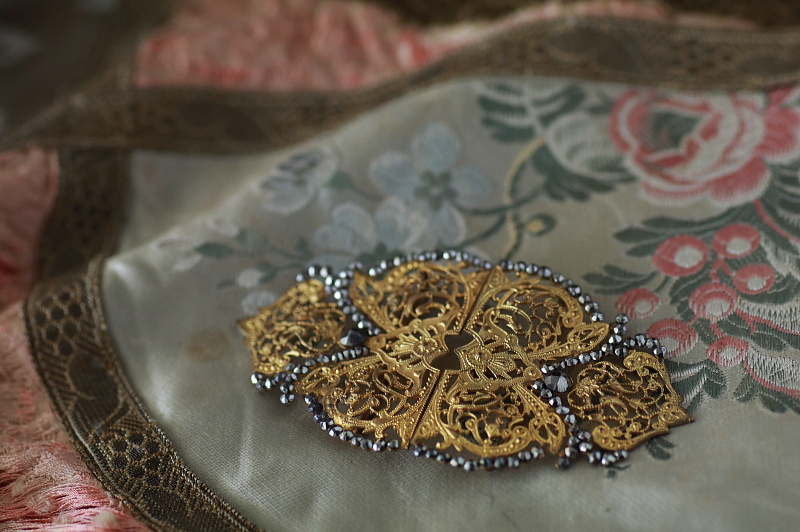 カットスチールのフィリグリーブロンズバックル　フランス　アンティークストリュフ