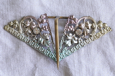 ペースト飾りのアイビーバックル　ヨーロッパ　アンティークストリュフ