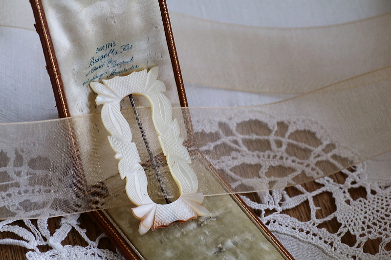 マザーオブパールバックル　ヴィクトリアン イギリス　アンティークストリュフ