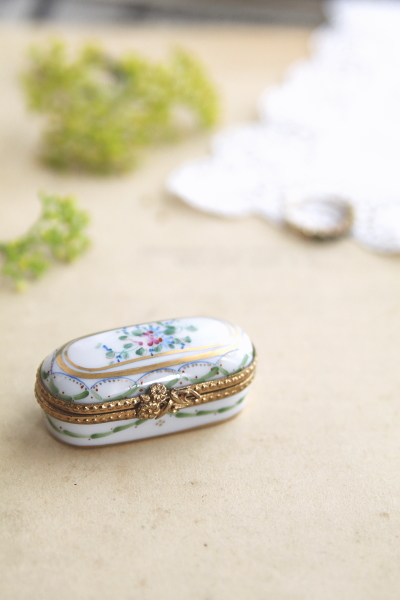 小さなリモージュボックス　Dubarry Limoges アンティークストリュフ 20250916