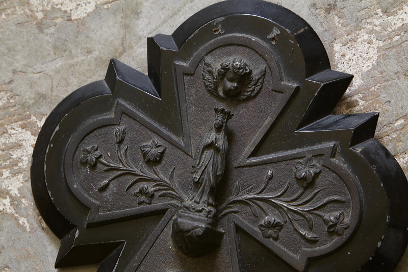 石の十字架の聖水盤　フランス　アンティークストリュフ