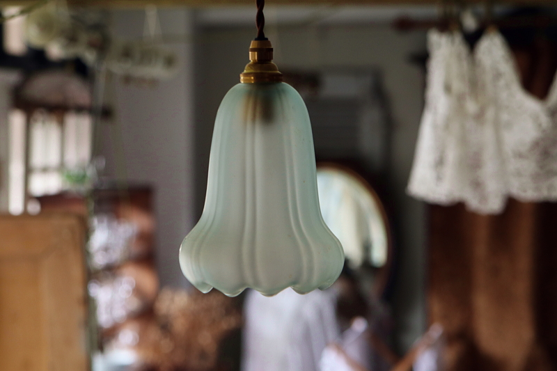 フロストブルーグラスのペンダントランプ　イギリス　アンティークストリュフ