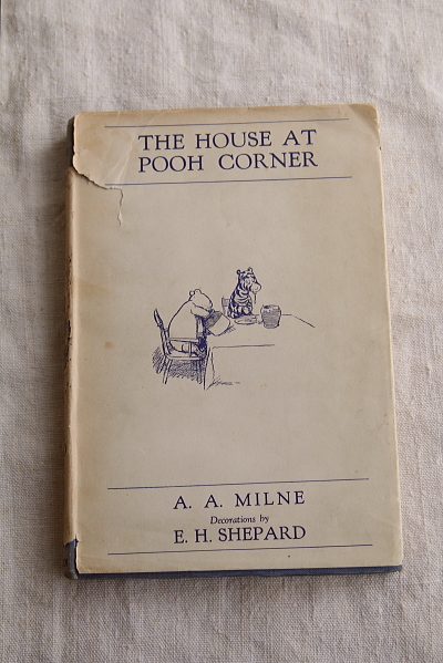 プー横丁にたった家 A.A.ミルン　くまのプーさん　THE HOUSE AT POOH CORNER　イギリス　アンティークストリュフ