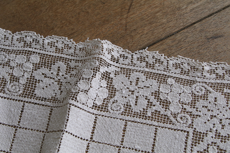 葡萄のフィレレーステーブルランナー　イギリス　アンティークストリュフ