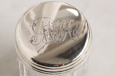 銀蓋の小さなガラスクリームジャースターリングシルバー　ヴィクトリアン　イギリス　アンティークストリュフ