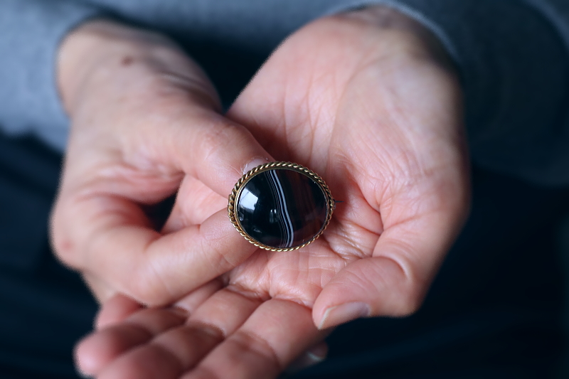 オーバルアゲートブローチ　スコットランド アンティークストリュフ