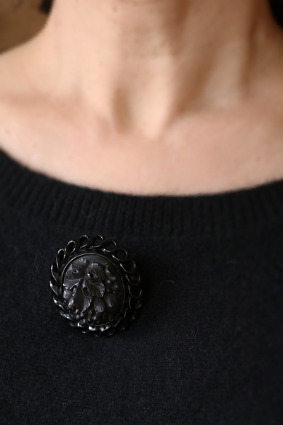 葡萄のジェットブローチ　ヴィクトリアン　イギリス　アンティークストリュフ