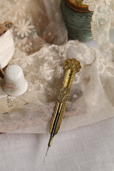 ヴィクトリアンスライドタンブールフック　刺繍針　イギリス　アンティークストリュフ 2026020303
