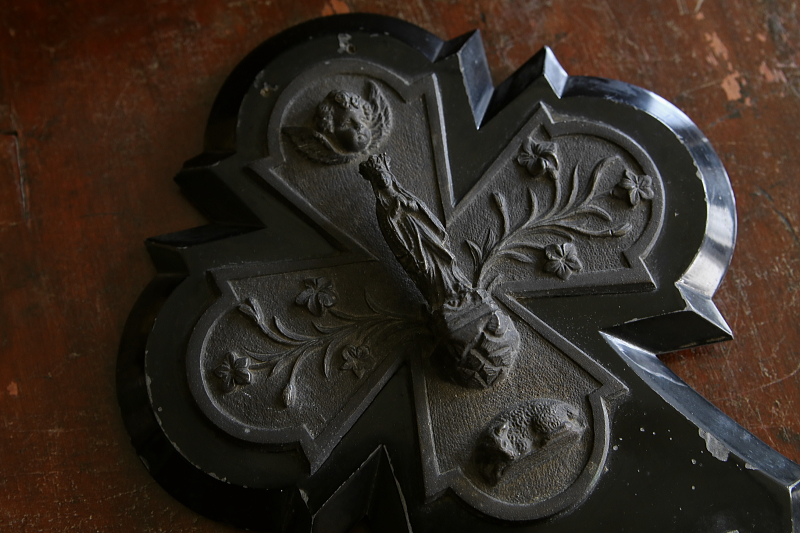 石の十字架の聖水盤　フランス　アンティークストリュフ