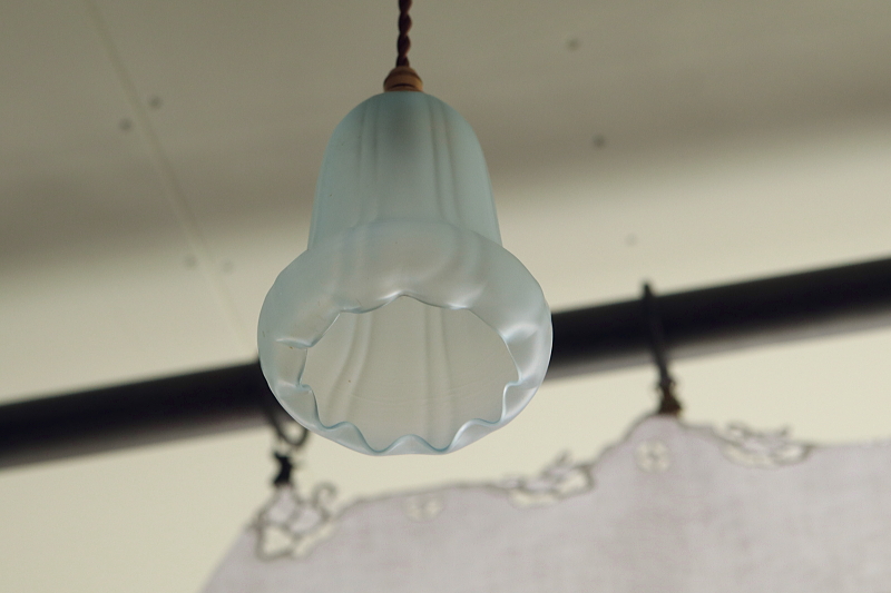 フロストブルーグラスのペンダントランプ　イギリス　アンティークストリュフ
