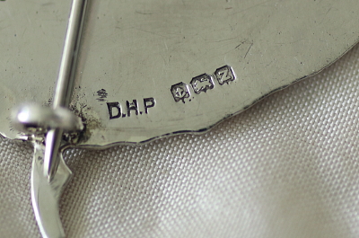 バレリーナのシルバーブローチ　D. H. Phillips　イギリス　アンティークストリュフ