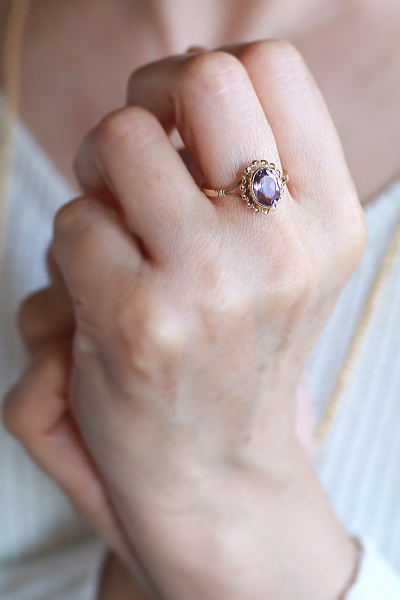 オーバルカットアメシストリング　イギリス　アンティークストリュフ 20250430