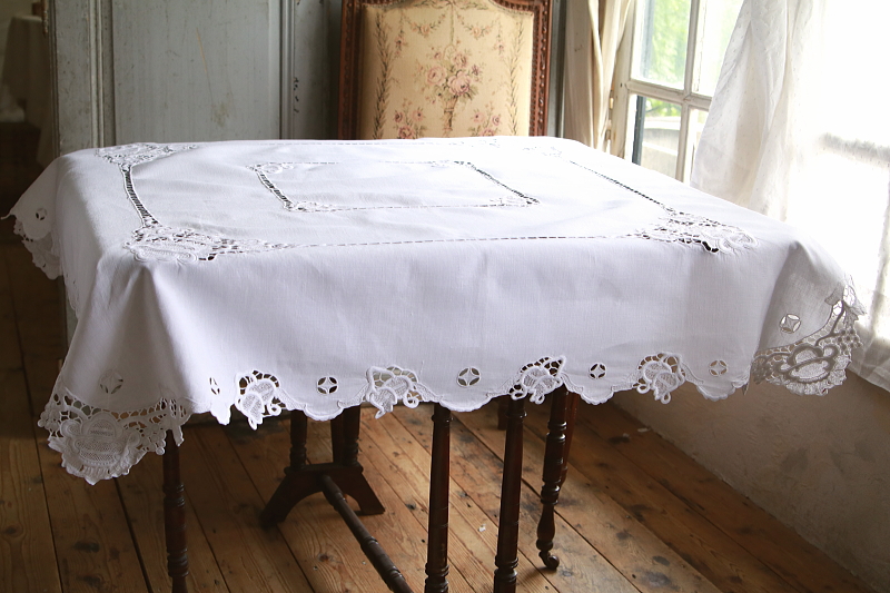 葡萄モチーフのニードルレース　リネンテーブルクロス　イギリス　アンティークストリュフ