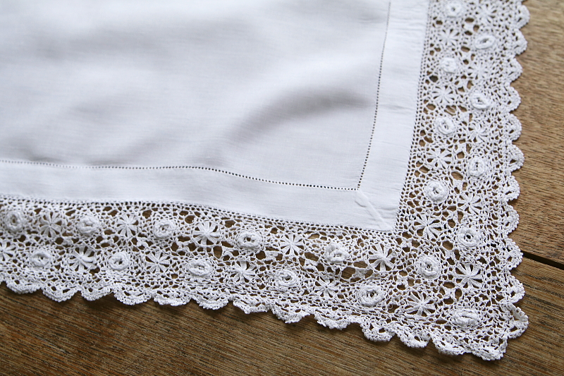 アイリッシュクロッシェリネンチェストトッパー　アイルランド　イギリス　アンティークストリュフ