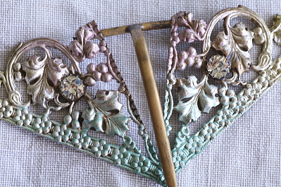 ペースト飾りのアイビーバックル　ヨーロッパ　アンティークストリュフ