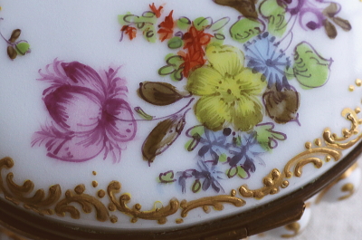 手描きの薔薇のポーセリンケース　ドイツ　アンティークストリュフ