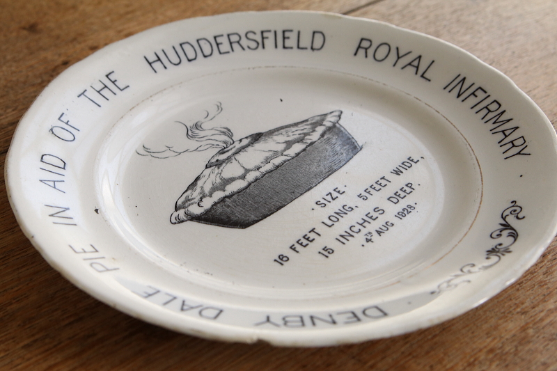 デンビーデールのパイ絵皿　イギリス アンティークストリュフ