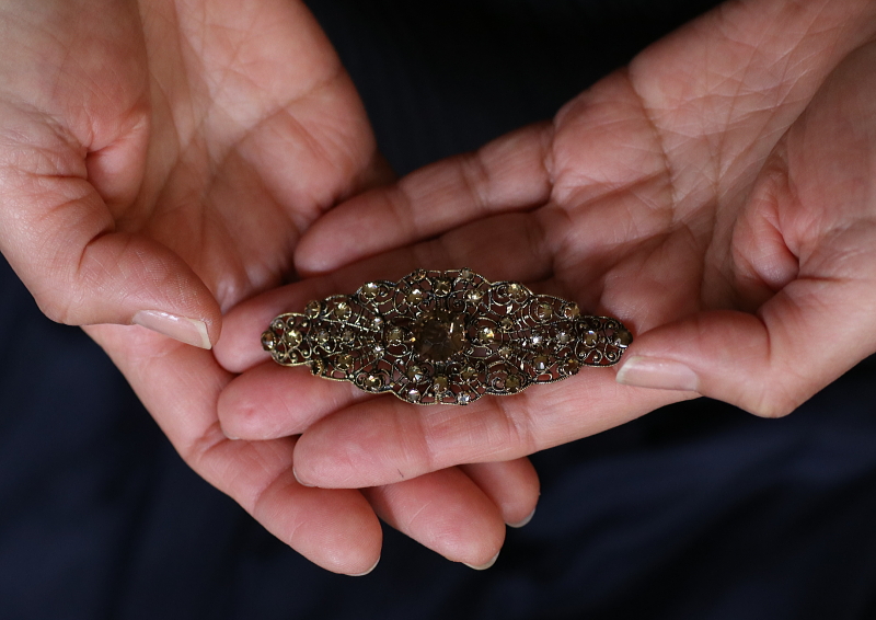 トパーズガラス　フィリグリーブローチ　ヨーロッパ　アンティークストリュフ