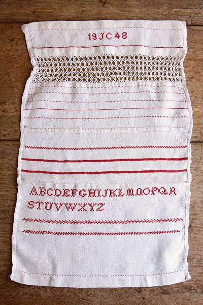 刺繍のリネンサンプラー　イギリス　アンティークストリュフ