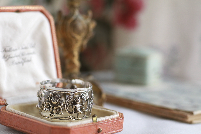 薔薇と天使のシルバーナプキンリング　イタリア　アンティークストリュフ 20250506