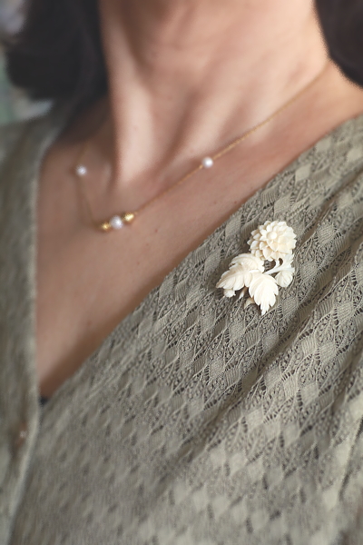 ダリアのアイボリーブローチ　象牙　ヨーロッパ　アンティークストリュフ