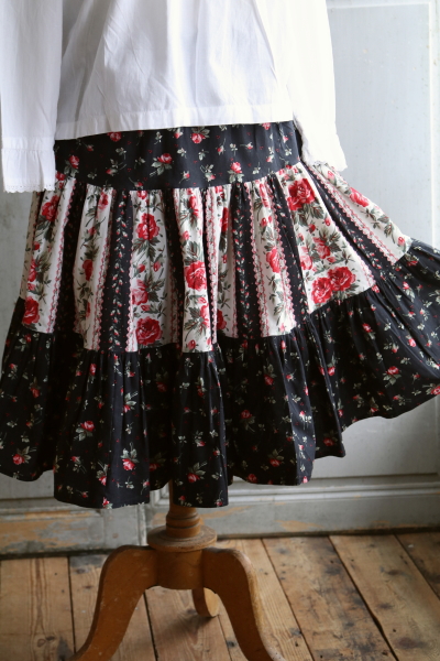 フランスのヴィンテージフレアスカート　フランス　アンティークストリュフ 20250716