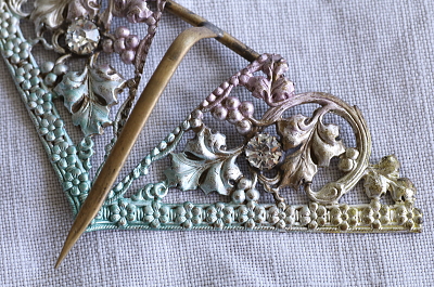 ペースト飾りのアイビーバックル　ヨーロッパ　アンティークストリュフ