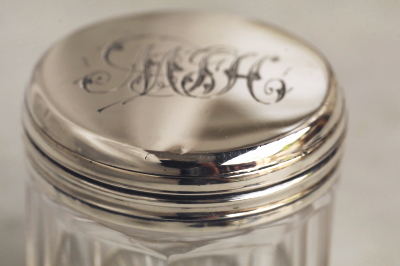 銀蓋の小さなガラスクリームジャースターリングシルバー　ヴィクトリアン　イギリス　アンティークストリュフ