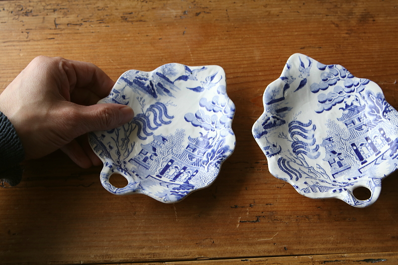 ヴィクトリアンブルーウイロー　リーフディッシュ　イギリス　アンティークストリュフ