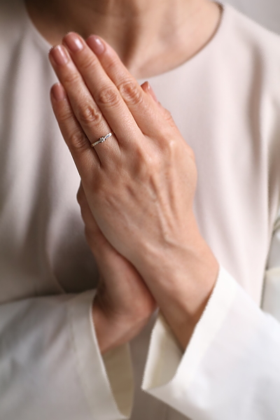 ホワイトゴールドフェイス　ダイヤモンドソリテールリング　エンゲージ　イギリス　アンティークストリュフ