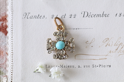 ターコイズアンドペースト　クロスペンダント　ヨーロッパ　アンティークストリュフ