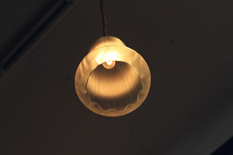 フロストブルーグラスのペンダントランプ　イギリス　アンティークストリュフ