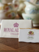 ROYAL ALBERT�̃V���b�v�f�B�X�v���[�T�C���@�C�M���X�@�A���e�B�[�N�X�g�����t 20260401
