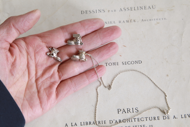 靴の家のシルバーチャーム　ヴィンテージ　イギリス　アンティークストリュフ