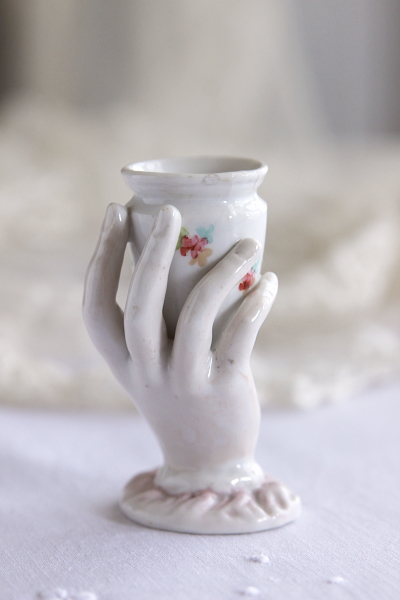 アンティークポーセリンポージーベース　手のモチーフ　貴婦人の手　ヨーロッパ