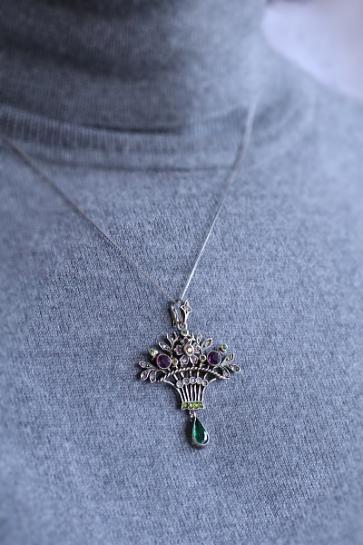 カラーペーストの花籠　シルバーペンダント　ヨーロッパ アンティークストリュフ