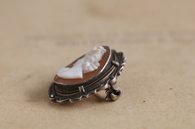 シルバーフレームカメオペンダントブローチ　イタリア　アンティークストリュフ