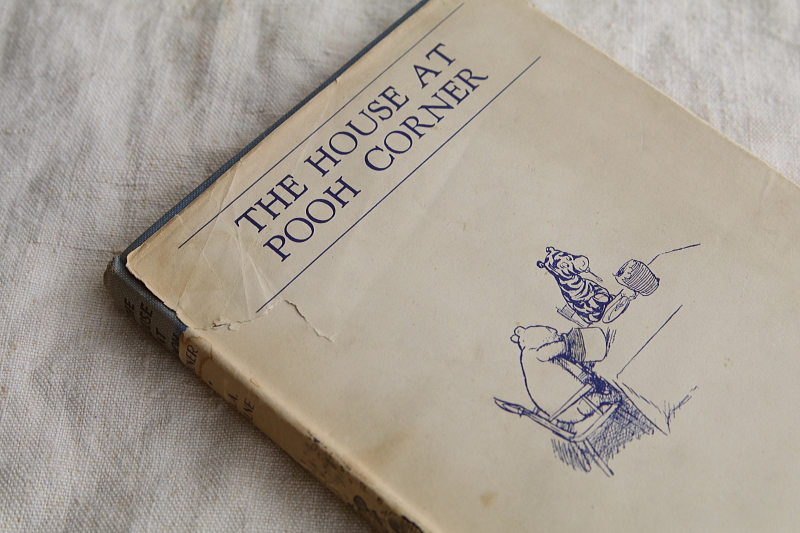 プー横丁にたった家 A.A.ミルン　くまのプーさん　THE HOUSE AT POOH CORNER　イギリス　アンティークストリュフ