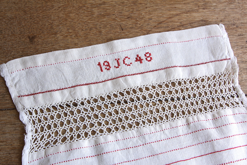 刺繍のリネンサンプラー　イギリス　アンティークストリュフ