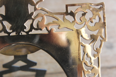 アンティークブラスフォトスタンド　透かし　唐草　アラベスク　ヴィクトリアン　イギリス