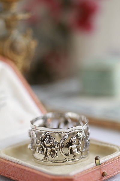 薔薇と天使のシルバーナプキンリング　イタリア　アンティークストリュフ 20250506