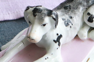 イングリッシュ・ポインターの着彩白磁像　ドイツ　アンティークストリュフ