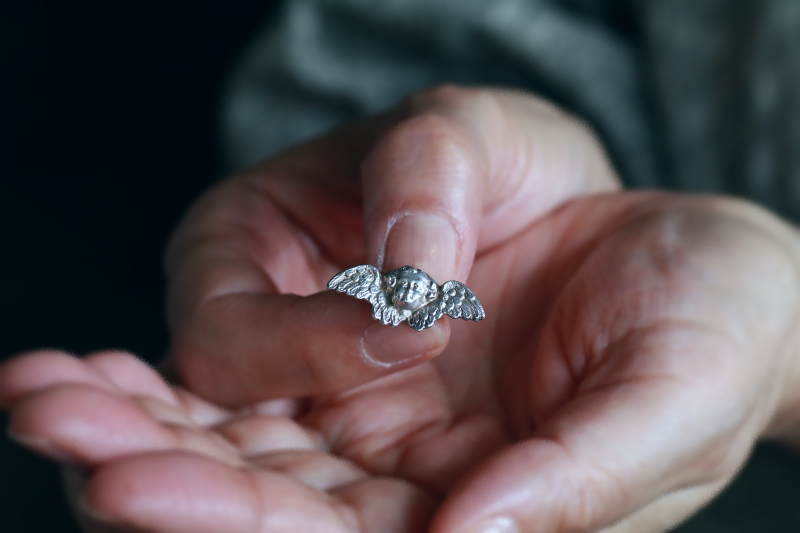 ヴィクトリアンシルバーチェラブオーナメント　ヨーロッパ　アンティークストリュフ