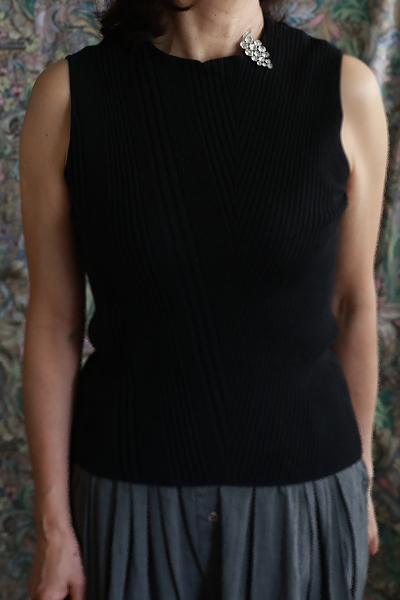 ラインストーン　ブドウドレスクリップ　イギリス　アンティークストリュフ