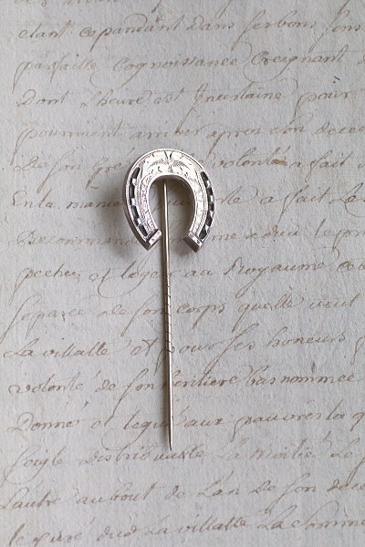 ホロウシルバーシューホーススティックピン　イギリス　アンティークストリュフ