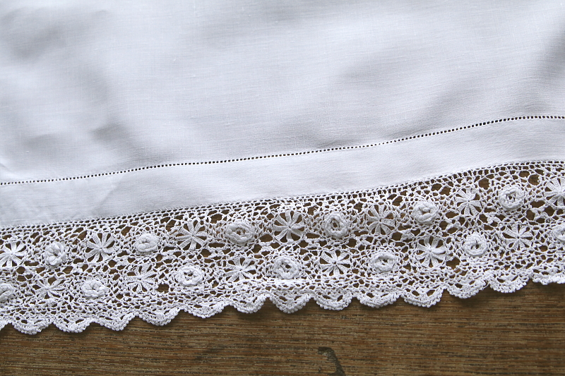 アイリッシュクロッシェリネンチェストトッパー　アイルランド　イギリス　アンティークストリュフ