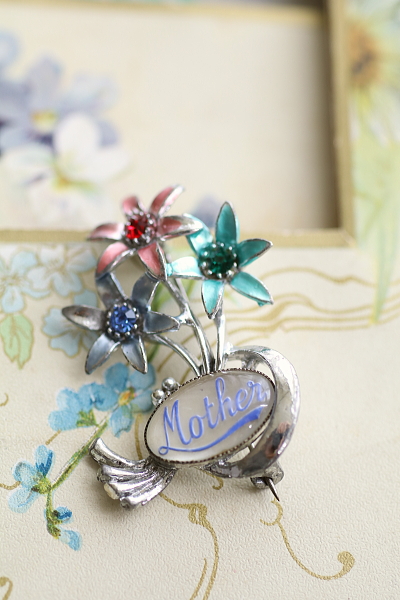 ヴィンテージスーベニール　マザーブローチ　イギリス アンティークストリュフ