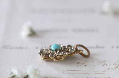 ターコイズアンドペースト　クロスペンダント　ヨーロッパ　アンティークストリュフ